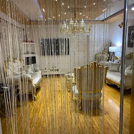Golden House Хостел